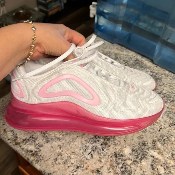 Nike Airmax 720 Athletic shoes 🌸🌺 - Picture 1 of 12